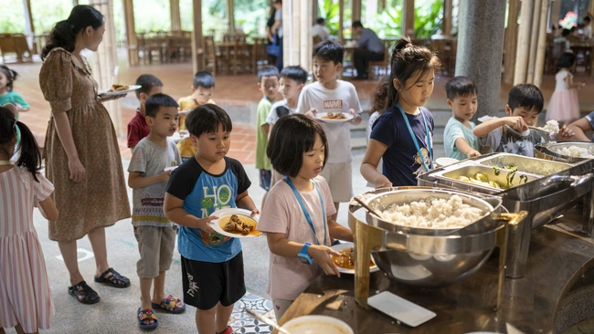 Ở Hà Nội có ngôi trường 10ha đẹp như khu nghỉ dưỡng, học phí đắt đỏ cho những bài học thực hành toát mồ hôi - Ảnh 6.