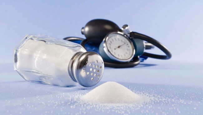 Làm thế nào cắt giảm 1 gram muối mỗi ngày để có thể làm giảm nguy cơ mắc bệnh tim, đột quỵ? - Ảnh 2.