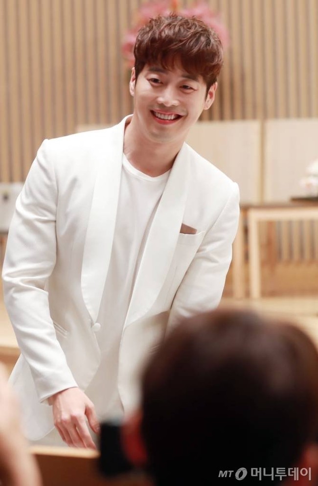 &quot;Hoàng tử nụ cười&quot; Kim Jae Won: Mỹ nam sở hữu nụ cười đẹp nhất nhì xứ Hàn và cuộc hôn nhân viên mãn bên &quot;thanh mai trúc mã&quot; - Ảnh 2.