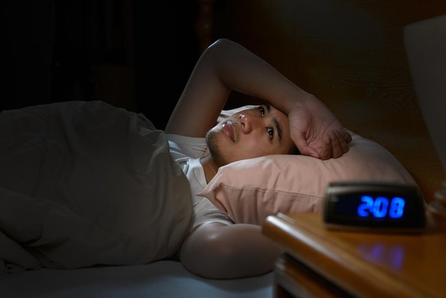 3 thói quen khi ngủ khiến đường huyết tăng vọt, thay đổi ngay kẻo bệnh tiểu đường tìm đến - Ảnh 2.