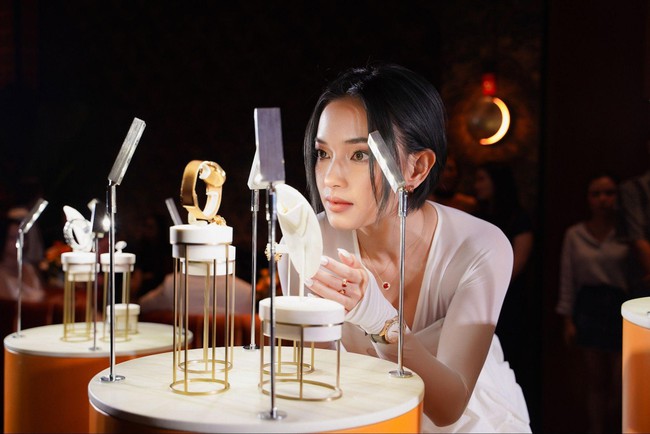 Dàn Hoa hậu và IT girls lên đồ đọ sắc tại sự kiện cuối tuần, không phải trang phục mà phụ kiện mới là thứ khiến ai cũng phải trầm trồ  - Ảnh 7.