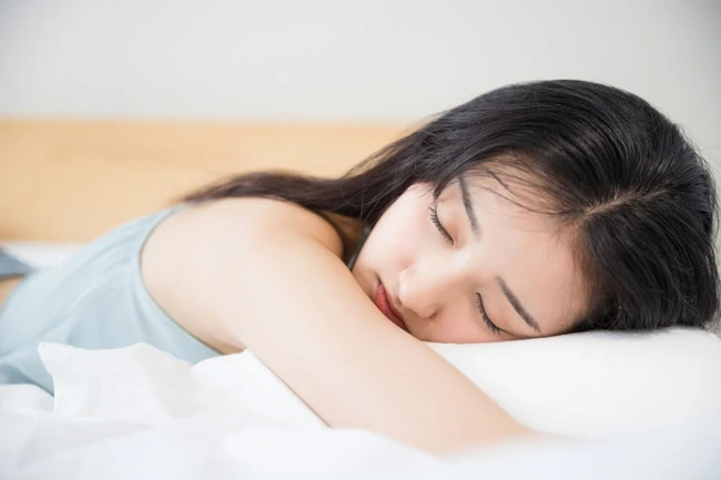 Người có cục huyết khối trong máu thường có 4 dấu hiệu khi ngủ, bỏ 5 giây kiểm tra sẽ giúp bạn phòng ngừa được đột quỵ - Ảnh 2.