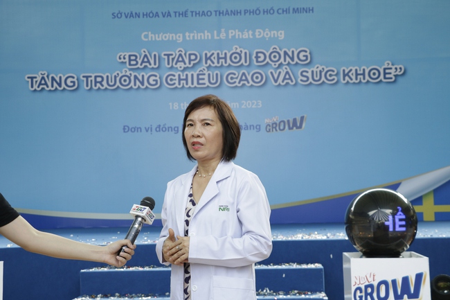 “Bài tập khởi động tăng trưởng chiều cao và sức khỏe” và bí quyết 6 chữ giúp con cao lớn tự tin - Ảnh 3. “Bài tập khởi động tăng trưởng chiều cao và sức khỏe” và bí quyết 6 chữ giúp con cao lớn tự tin - Ảnh 3.