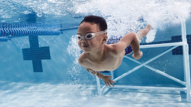 Đi bơi mùa hè: Chọn bể bơi an toàn cần đảm bảo 5 thứ - Ảnh 1.
