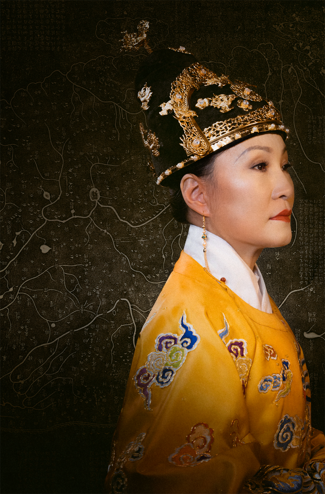 "Phượng Khấu" - Phim cung đấu đầu tiên của Việt Nam: Lộ cảnh phi tần tát nhau, Hồng Đào bị đánh vào mặt - Ảnh 6.