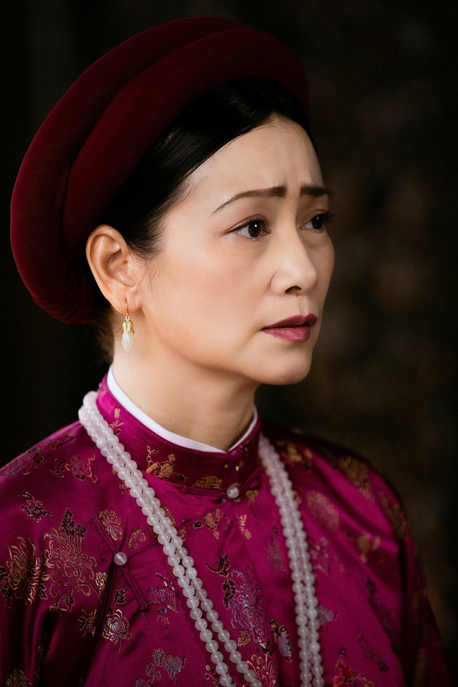 "Phượng Khấu" - Phim cung đấu đầu tiên của Việt Nam: Lộ cảnh phi tần tát nhau, Hồng Đào bị đánh vào mặt - Ảnh 11.