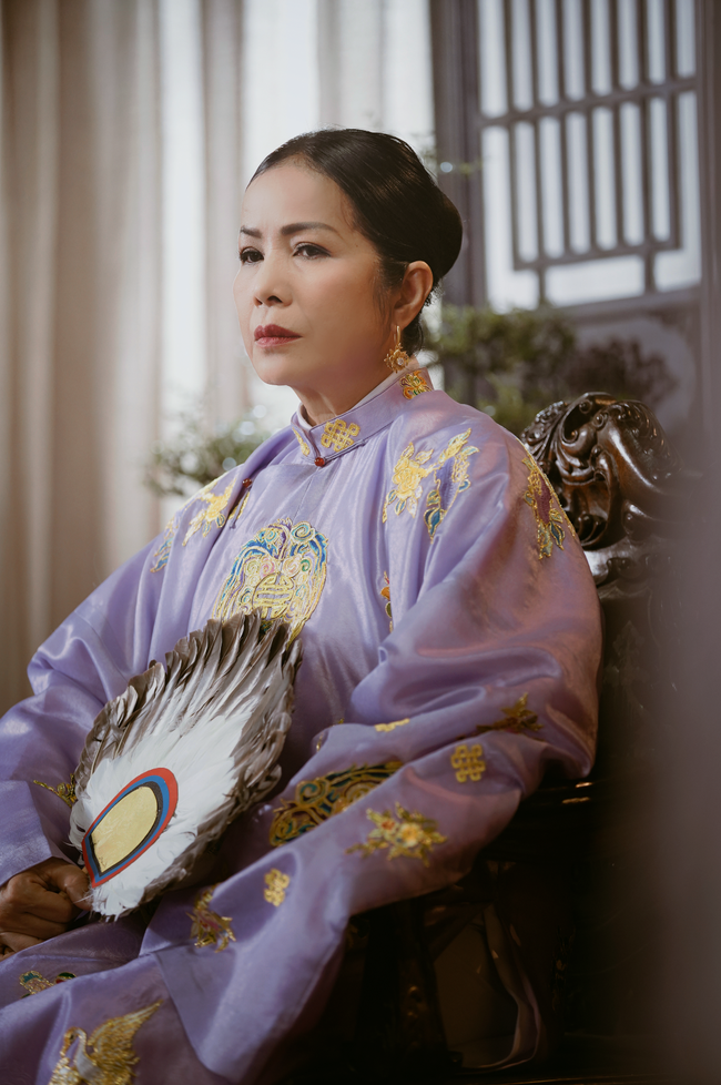 "Phượng Khấu" - Phim cung đấu đầu tiên của Việt Nam: Lộ cảnh phi tần tát nhau, Hồng Đào bị đánh vào mặt - Ảnh 12.