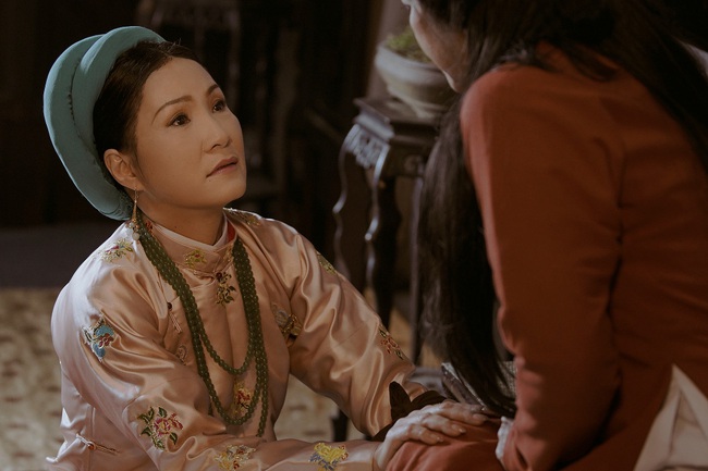 "Phượng Khấu" - Phim cung đấu đầu tiên của Việt Nam: Lộ cảnh phi tần tát nhau, Hồng Đào bị đánh vào mặt - Ảnh 13.