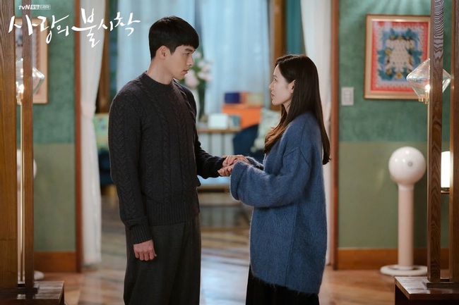 Sự thật về cặp nhẫn đôi của Hyun Bin và Son Ye Jin sẽ khiến dân tình "xoắn xuýt": Anh tính hỏi cưới chị luôn hay gì? - Ảnh 4.