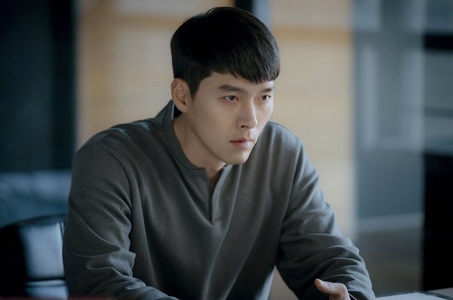 "Crash Landing On You" tập 15: Hôn thê Hyun Bin bỏ trốn theo trai trẻ, Son Ye Jin tuyệt vọng khi nghe tin dữ? - Ảnh 2.