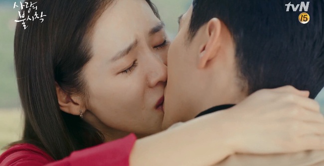 "Crash Landing On You" tập cuối: Kết thúc viên mãn cho Son Ye Jin - Hyun Bin, mãn nguyện cảnh hôn lãng mạn của đôi trẻ - Ảnh 9.