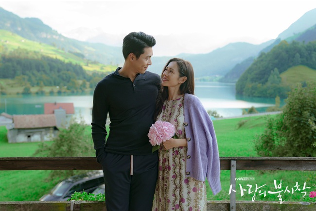 "Crash Landing On You": Bộ ảnh siêu ngọt ngào của Hyun Bin và Son Ye Jin, tiết lộ ý nghĩa loài hoa xuất hiện ở cuối phim - Ảnh 12.