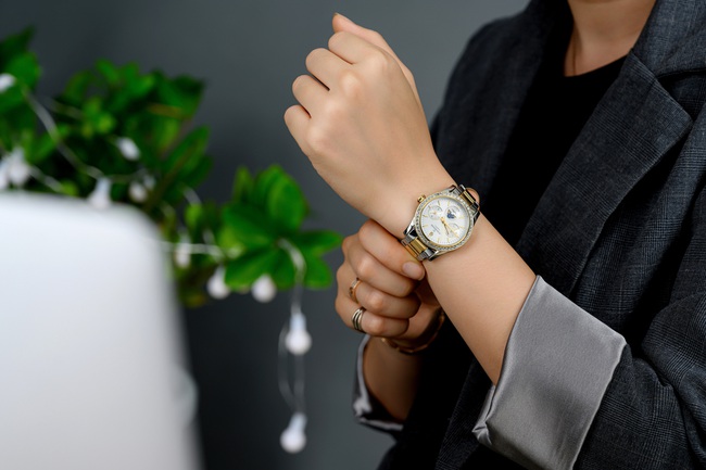 5 lý do vì sao nàng công sở cần đeo đồng hồ đi làm mỗi ngày, điều cuối cùng giúp đẩy lùi những đồng nghiệp lắm mồm! - Ảnh 3.