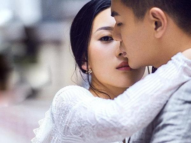 Trước khi kết hôn đi "vui vẻ" lần cuối, người đàn ông bị vợ bắt quả tang khỏa thân trong khách sạn với gái lạ, cái kết cuối cùng thật đáng làm sao - Ảnh 2.
