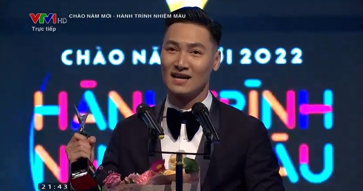 Mạnh Trường, Hồng Diễm giật giải Diễn viên ấn tượng nhất VTV Awards nhưng tiếc là nữ chính không được phát biểu - Ảnh 3.