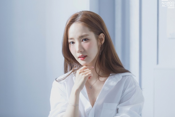 Park Min Young xuất hiện cực quyến rũ trên bìa tạp chí sau khi bị netizen réo gọi trong loạt tin đồn với Park Seo Joon - Ảnh 6.