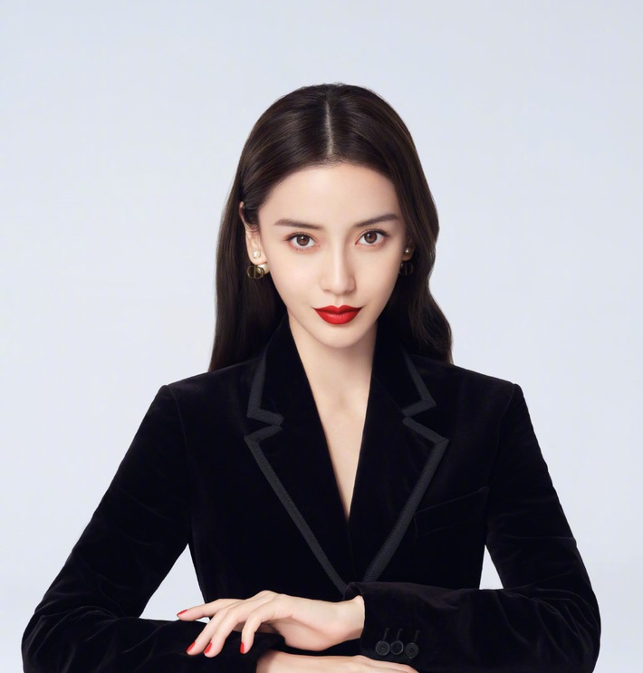 Hé lộ ảnh chưa qua chỉnh sửa của Angelababy, nhan sắc xinh đẹp nhưng lại bị netizen soi ra điểm này? - Ảnh 5.