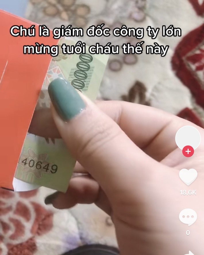 Chưa tới Tết, nữ sinh này đã gây tranh cãi khắp mạng xã hội vì &quot;khoe&quot; bao lì xì của ông chú làm Giám đốc: Xem số tiền mà xỉu lên xỉu xuống - Ảnh 2.