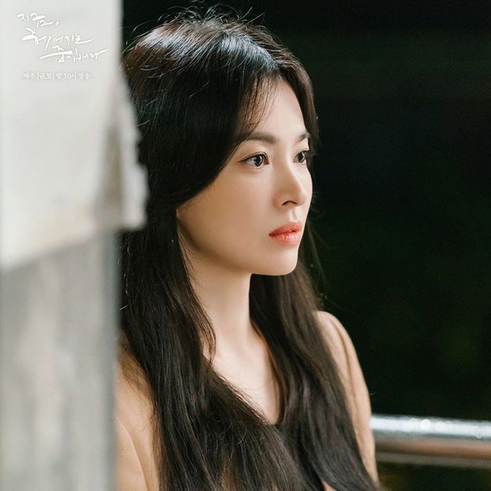 Song Hye Kyo bị khui lại chuyện mắc bệnh ngôi sao trong một sự kiện cách đây 14 năm, giữa lúc bị mắng xem thường khán giả - Ảnh 4.