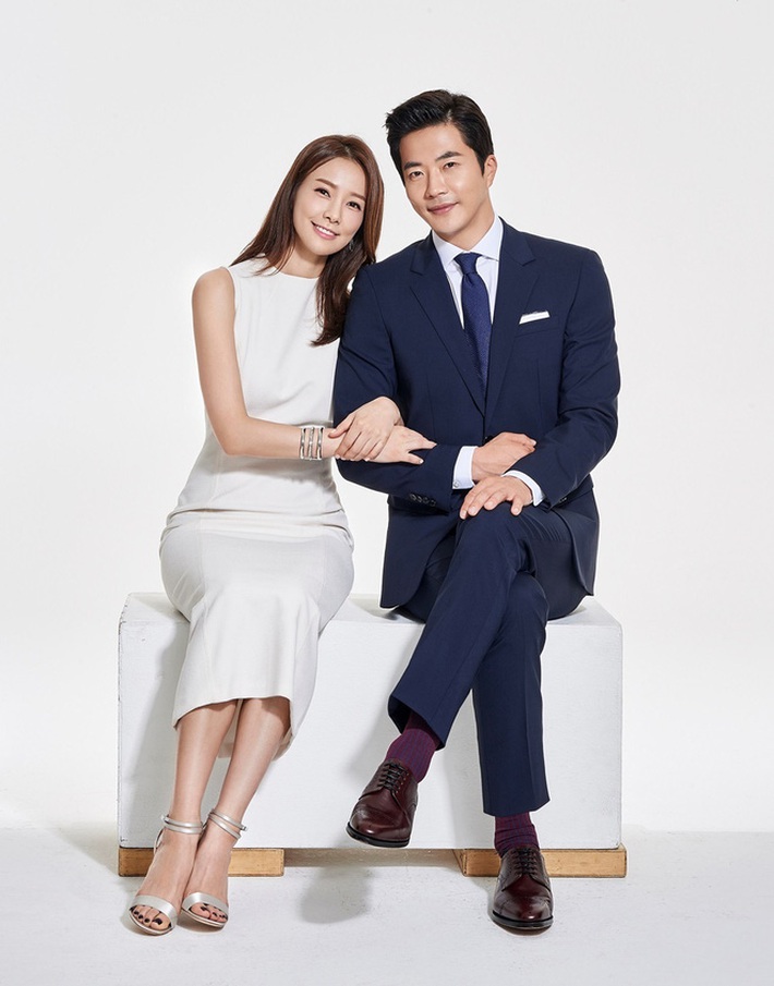 Ngọt ngào như vợ chồng Kwon Sang Woo, U50 vẫn dính nhau như sam - Ảnh 7.