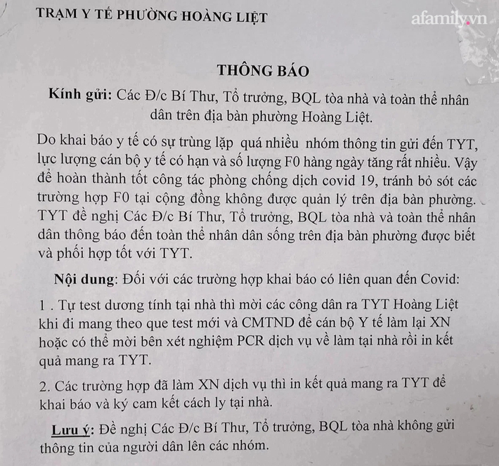 Hà Nội: F0 xếp hàng chờ xét nghiệm Covid-19 kẹt cứng ở trụ sở phường - Ảnh 1.