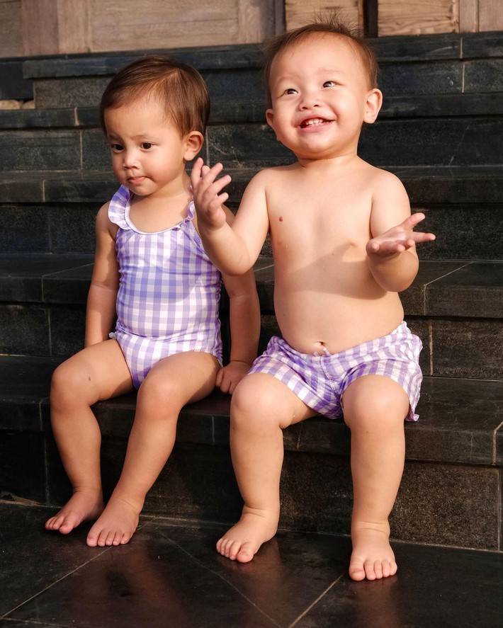Hình ảnh siêu cưng của đôi nhà Hồ Ngọc Hà khi mặc đồ bơi: Lisa ngơ ngác, Leon lại 