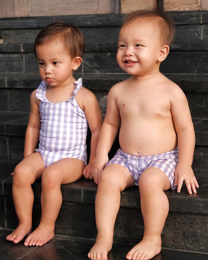Hình ảnh siêu cưng của đôi nhà Hồ Ngọc Hà khi mặc đồ bơi: Lisa ngơ ngác, Leon lại 