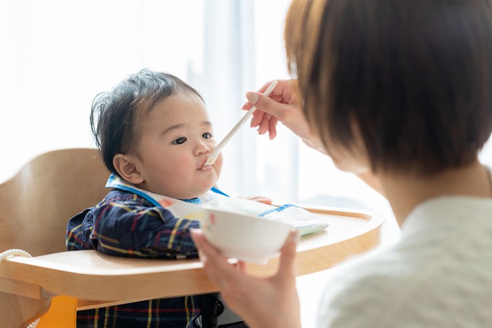 Mẹ mắc phải sai lầm này khi cho con ăn, khiến đứa trẻ ăn nhầm phải ớt, phản ứng sau đó mọi người vừa xót xa vừa buồn cười - Ảnh 6.