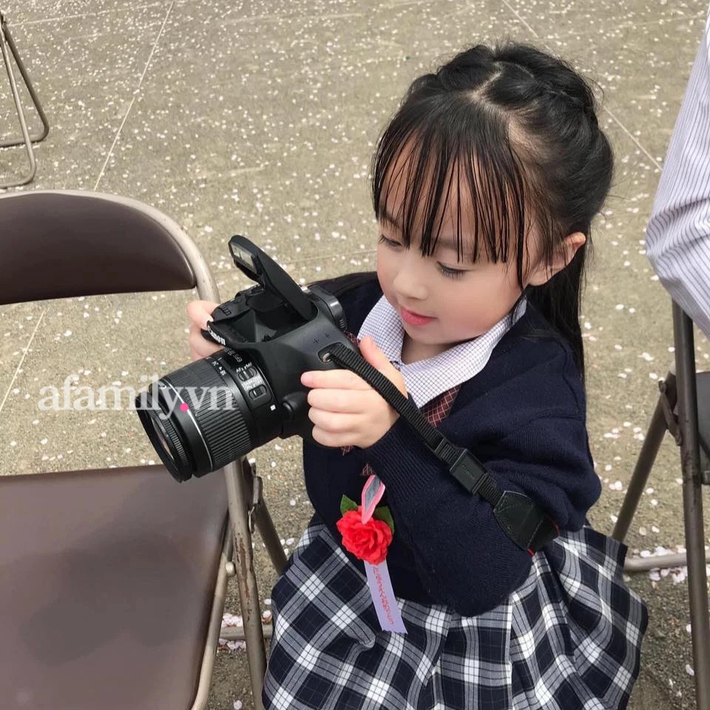 Bé gái lai Việt - Nhật xinh như thiên thần, 4 tuổi đã thi đỗ kỳ thi tiếng Anh của học sinh cấp 2, 3: Bố mẹ kém tiếng Anh, chỉ tự dạy con ở nhà - Ảnh 5.