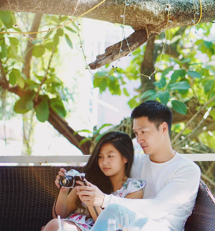 Con gái mít ướt của Mạnh Trường trong 