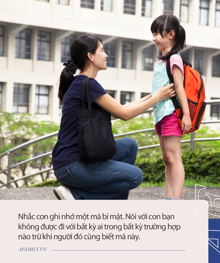 Bé trai trên xe đột nhiên kêu đau bụng, người mẹ kiểm tra rồi gọi cảnh sát, hành khách khen hết lời: &quot;Đứa trẻ thông minh thật&quot; - Ảnh 3.