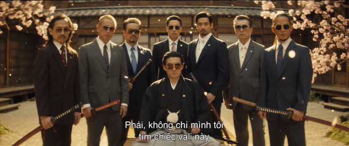Brad Pitt tái xuất, chàng trai năm ấy chúng ta cùng theo đuổi nay đã vào vai anh già nghỉ hưu, đánh đấm ra trò mà buồn cười 