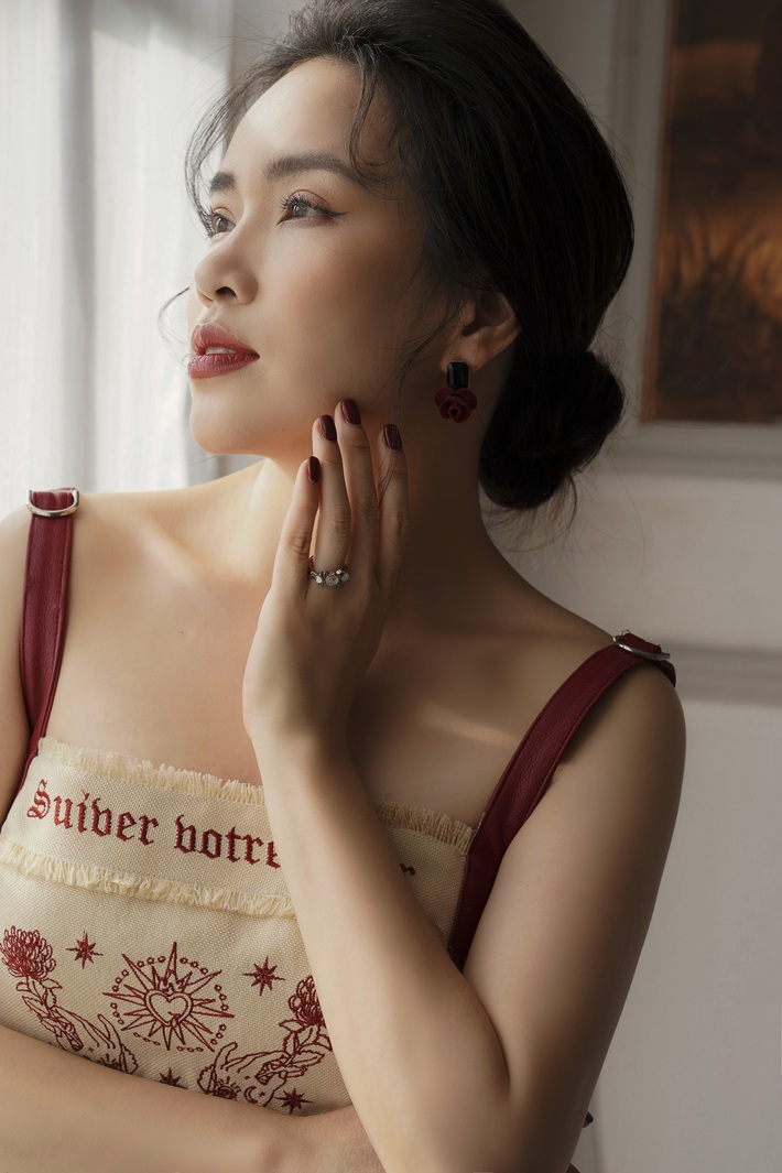 Phan Thu Lan chính thức tái xuất với 