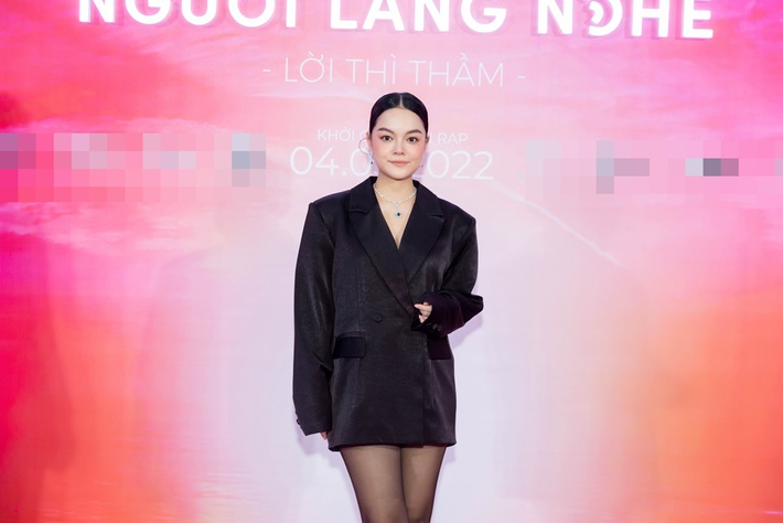 Loạt sao Việt đổ bộ thảm đỏ 