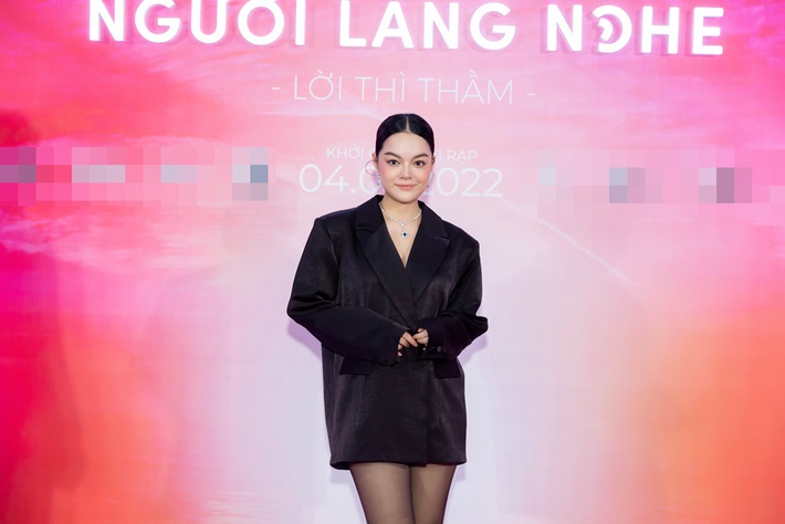 Loạt sao Việt đổ bộ thảm đỏ 