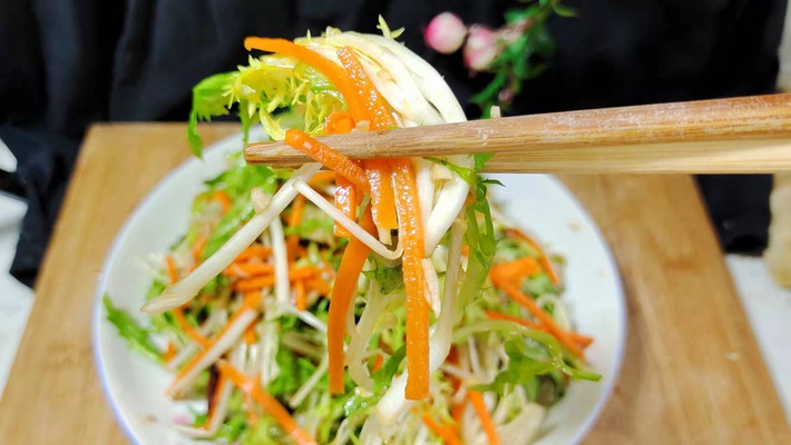 salad rau cúc đắng