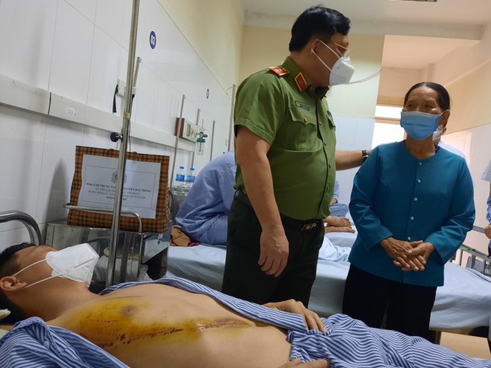 Hà Nội: Hai chiến sĩ công an bị thương khi truy bắt tội phạm - Ảnh 2.