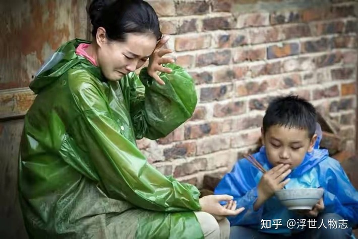 “Công chúa Tình Nhi” trong phim Hoàn Châu Cách Cách khiến cư dân mạng sốc với cách dạy con độc đáo của mình - Ảnh 2.