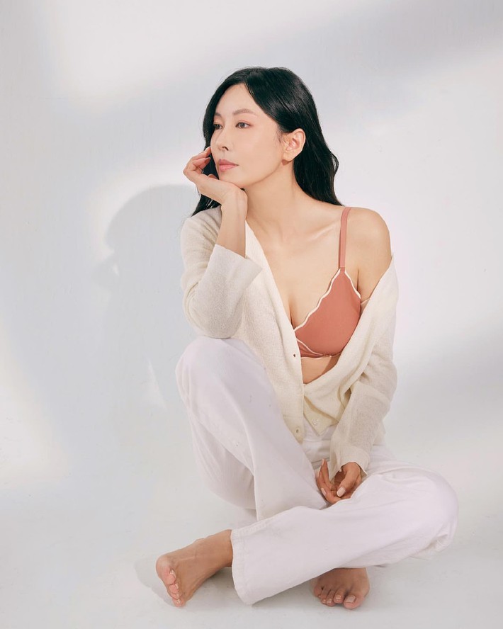 Nữ chính Thương ngày nắng về bản Hàn tung bộ ảnh ''so hot