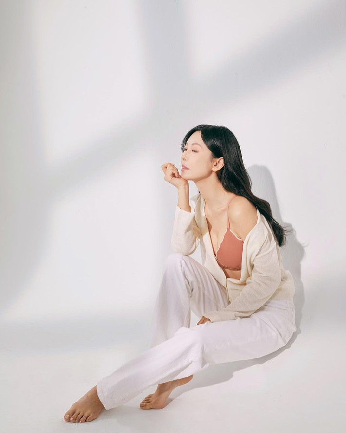 Nữ chính Thương ngày nắng về bản Hàn tung bộ ảnh ''so hot