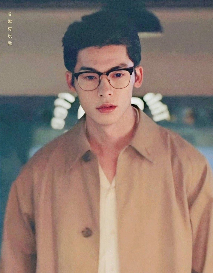 Nam chính Hẹn hò chốn công sở Ahn Hyo Seop trong Muốn gặp anh bản Hàn: Thần thái ngời ngời làm hội fangirl muốn 
