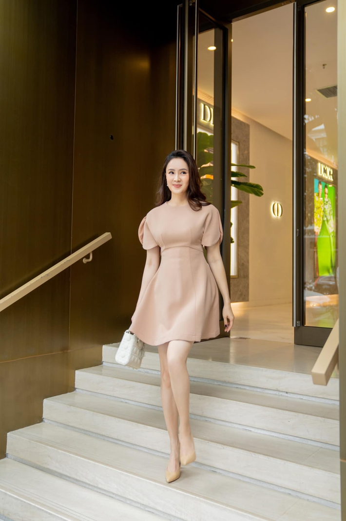 Hồng Diễm tung ảnh như fashionista, xách toàn túi hiệu nhưng lại không ngại phơi bày sự thật về vóc dáng - Ảnh 9.