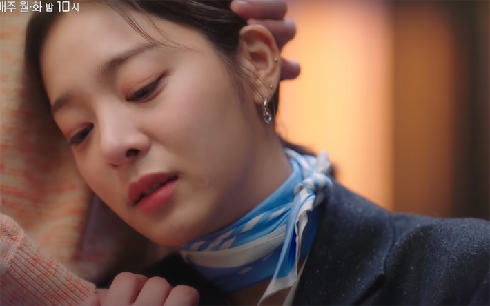 Hẹn hò chốn công sở tập cuối: Ha Ri bước một chân vào nhà chồng, vì sao Young Seo khóc thương tâm thế này - Ảnh 4.