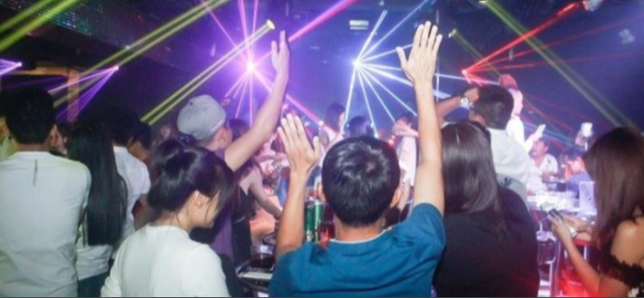 Hà Nội: Karaoke, massage, quán bar, trò chơi điện tử, internet hoạt động trở lại từ 0h ngày 8/4/2022 - Ảnh 1.