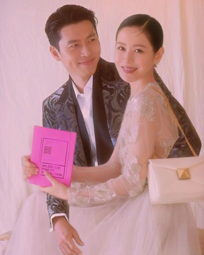 Vợ chồng Son Ye Jin - Hyun Bin lộ diện bên nhau sau đám cưới, ngoại hình ở ngoài gây choáng? - Ảnh 3.