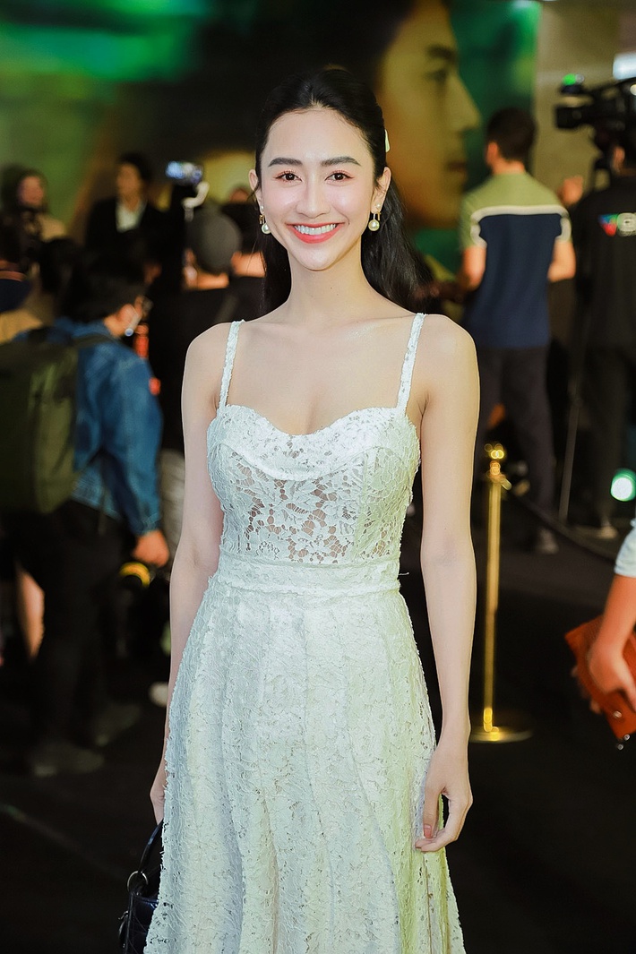Đến chúc mừng Lý Nhã Kỳ, Hoa hậu Khánh Vân chiếm spotlight với màn &quot;liên hoàn pose dáng&quot; ấn tượng - Ảnh 30.