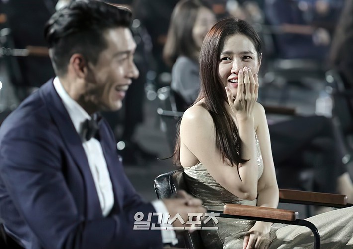 Trước thềm Baeksang 2022, loạt khoảnh khắc của vợ chồng Hyun Bin - Son Ye Jin bất ngờ 